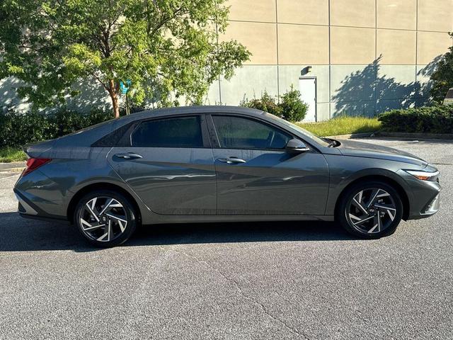 Photo of 2025 Amazon Gray Hyundai ELANTRA