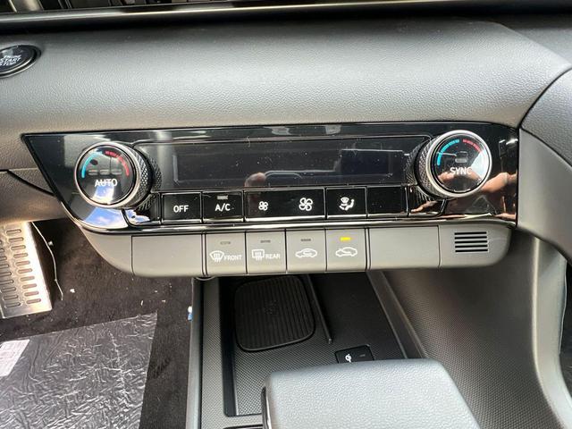 Photo of 2025 Serenity White Hyundai ELANTRA