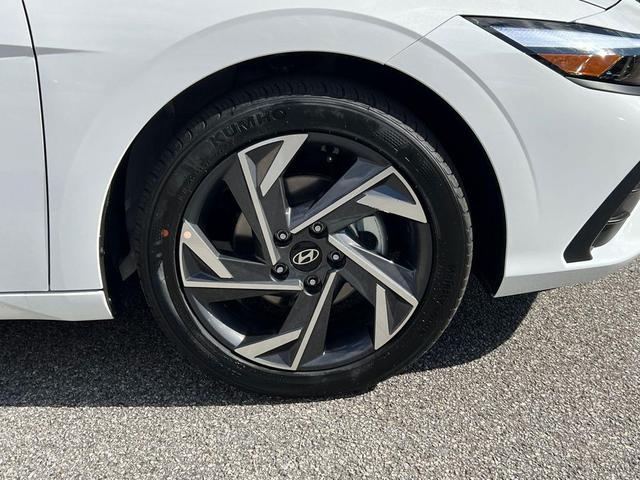 Photo of 2025 Serenity White Hyundai ELANTRA