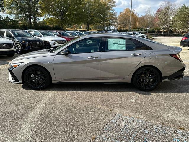 Photo of 2025 Fluid Metal Hyundai ELANTRA