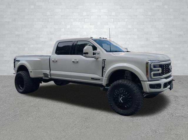 Photo of 2025 Star White Metallic Tri-Coat Ford F-450