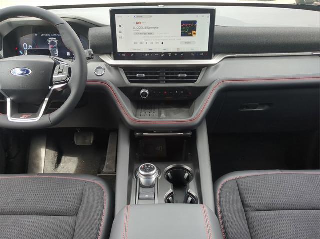 Photo of 2025 Star White Metallic Tri-Coat Ford Explorer