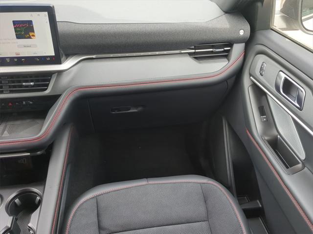 Photo of 2025 Star White Metallic Tri-Coat Ford Explorer