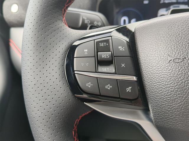 Photo of 2025 Star White Metallic Tri-Coat Ford Explorer