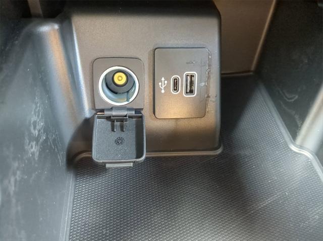 Photo of 2025 Star White Metallic Tri-Coat Ford Explorer