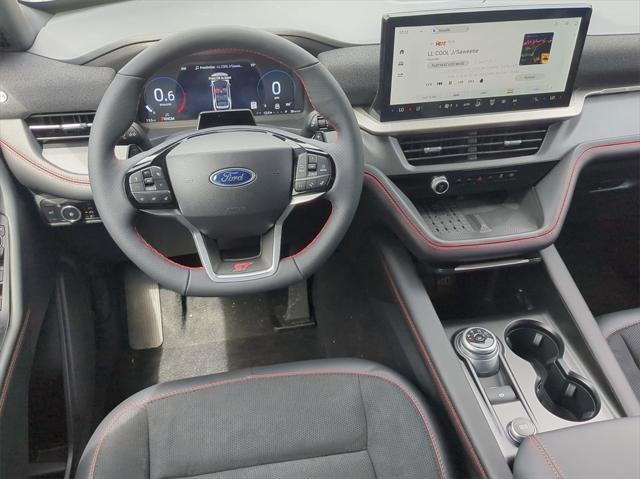 Photo of 2025 Star White Metallic Tri-Coat Ford Explorer