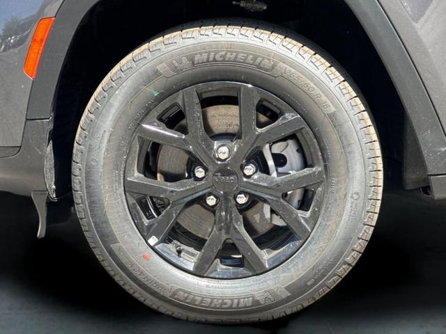 Photo of 2025 Baltic Gray Metallic Clearcoat Jeep Grand Cherokee L