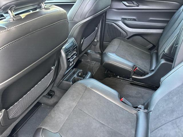 Photo of 2025 Baltic Gray Metallic Clearcoat Jeep Grand Cherokee L
