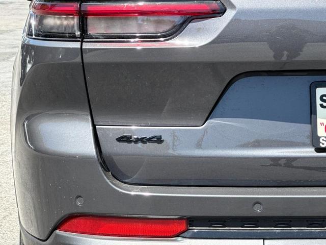 Photo of 2025 Baltic Gray Metallic Clearcoat Jeep Grand Cherokee L
