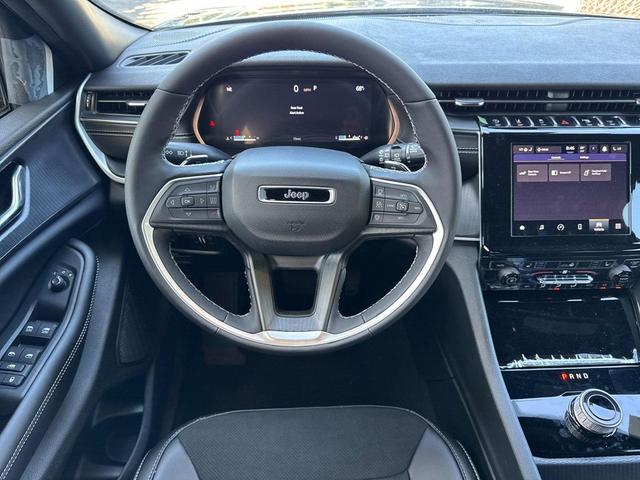 Photo of 2025 Baltic Gray Metallic Clearcoat Jeep Grand Cherokee L