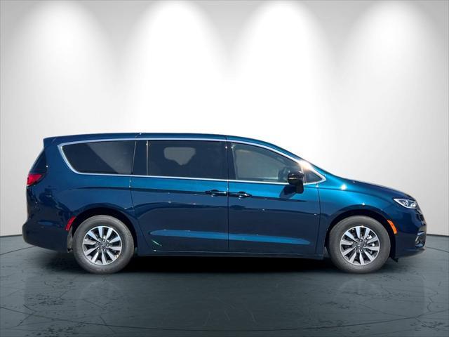Photo of 2025 Fathom Blue Pearlcoat Chrysler Pacifica Hybrid