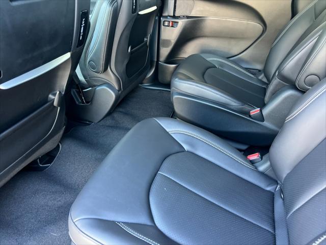 Photo of 2025 Fathom Blue Pearlcoat Chrysler Pacifica Hybrid
