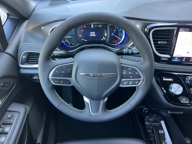Photo of 2025 Fathom Blue Pearlcoat Chrysler Pacifica Hybrid