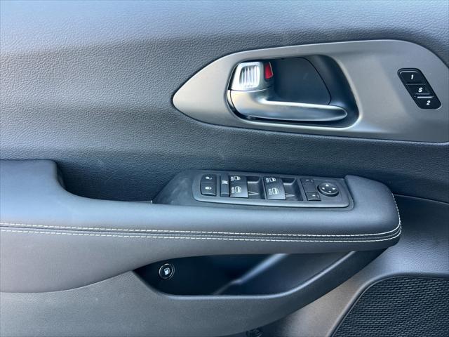 Photo of 2025 Fathom Blue Pearlcoat Chrysler Pacifica Hybrid