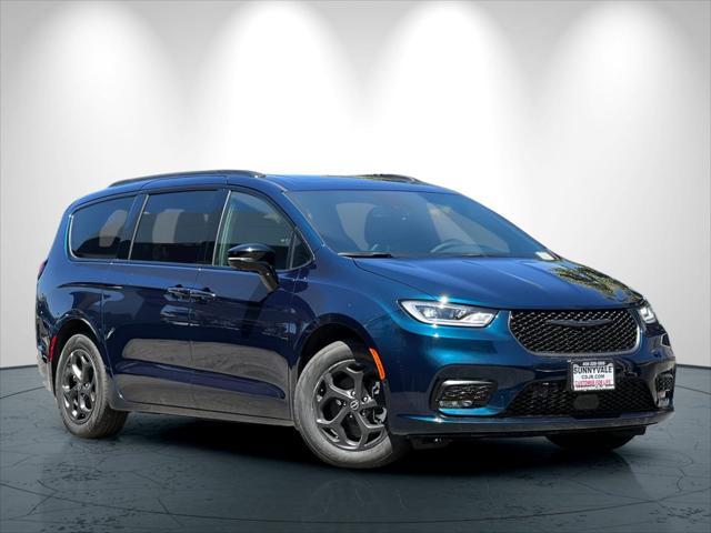 Photo of 2025 Fathom Blue Pearlcoat Chrysler Pacifica Hybrid