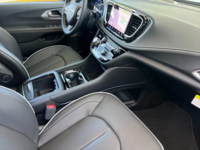 Photo of 2025 Fathom Blue Pearlcoat Chrysler Pacifica Hybrid