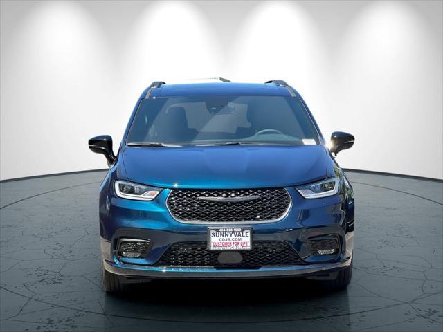 Photo of 2025 Fathom Blue Pearlcoat Chrysler Pacifica Hybrid