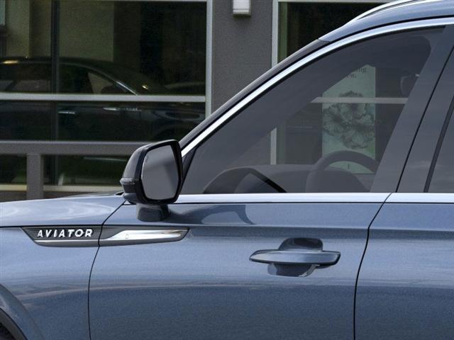 Photo of 2025 Whisper White Lincoln Aviator