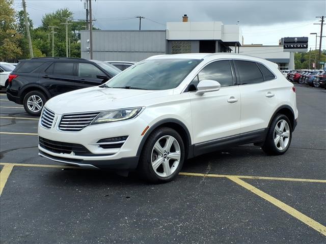 Photo of 2018 White Lincoln MKC