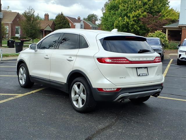 Photo of 2018 White Lincoln MKC