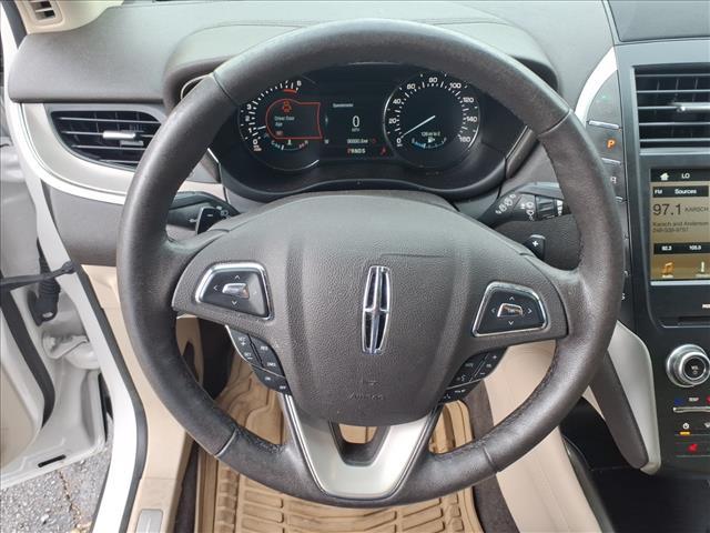 Photo of 2018 White Lincoln MKC
