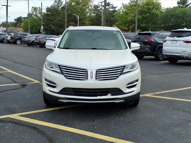 Photo of 2018 White Lincoln MKC