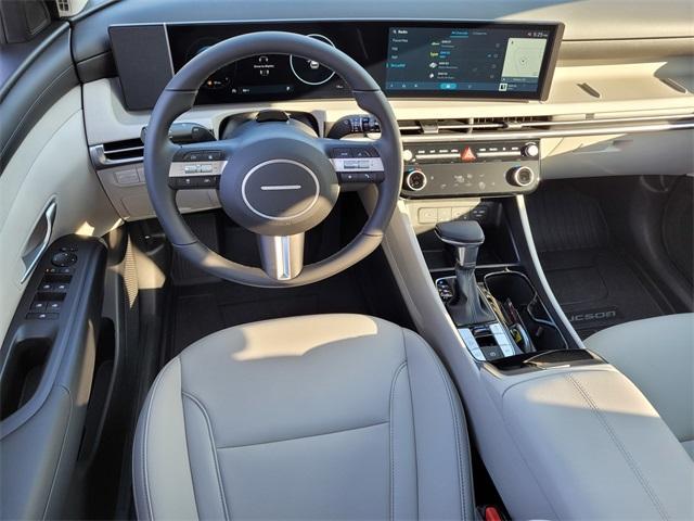 Photo of 2025 Shimmering Silver Hyundai TUCSON