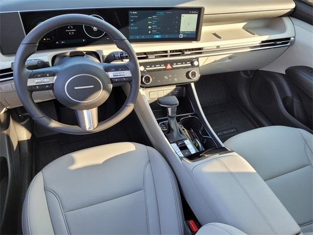 Photo of 2025 Shimmering Silver Hyundai TUCSON