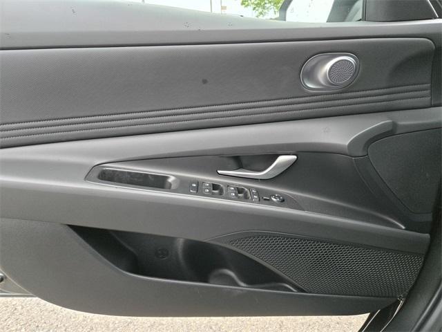 Photo of 2025 Amazon Gray Hyundai ELANTRA