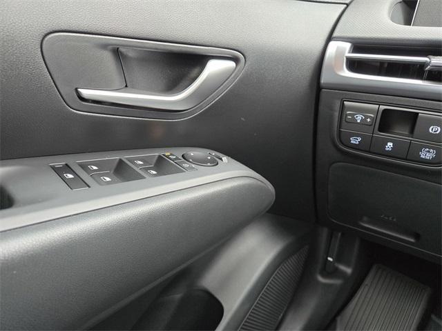 Photo of 2025 Shimmering Silver Hyundai TUCSON Hybrid