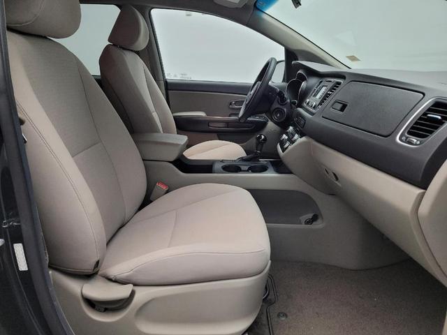 Photo of 2017 Midnight Sapphire Kia Sedona