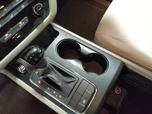 Photo of 2017 Midnight Sapphire Kia Sedona
