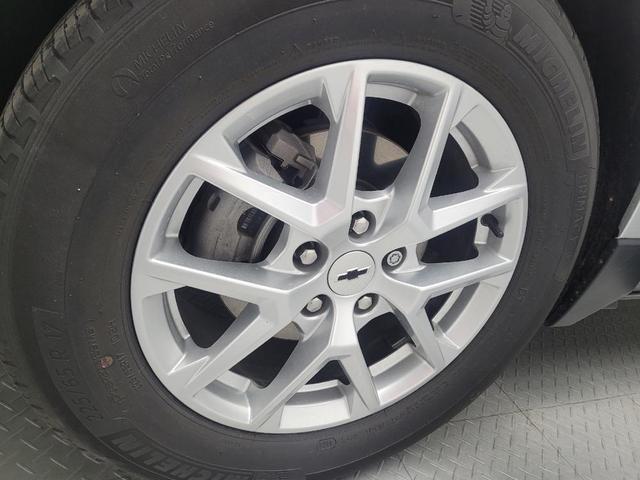 Photo of 2022 Silver Ice Metallic Chevrolet Equinox