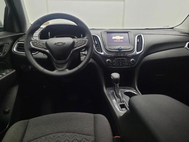Photo of 2022 Silver Ice Metallic Chevrolet Equinox