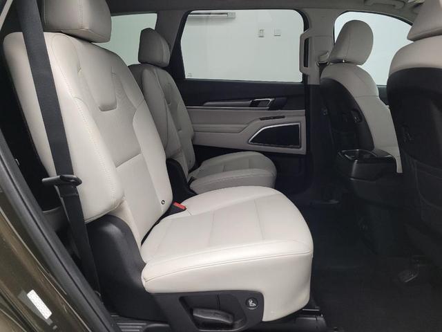 Photo of 2022 Dark Moss Kia Telluride