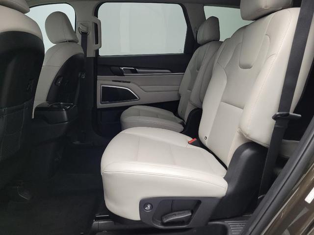 Photo of 2022 Dark Moss Kia Telluride