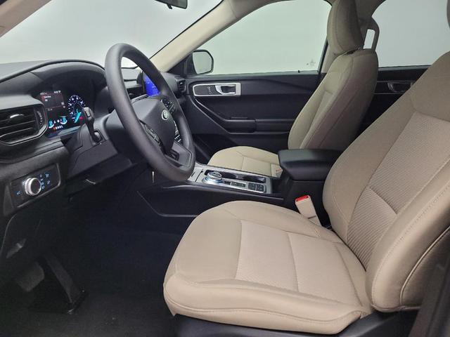 Photo of 2021 Iconic Silver Metallic Ford Explorer