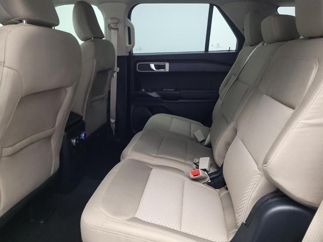 Photo of 2021 Iconic Silver Metallic Ford Explorer