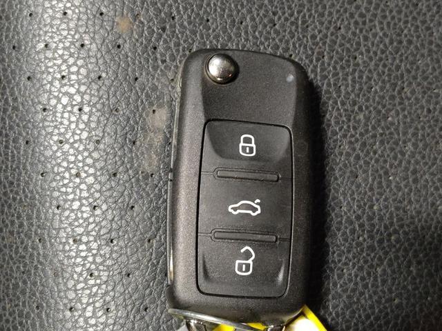 Photo of 2017 White Volkswagen Jetta