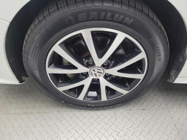 Photo of 2017 White Volkswagen Jetta
