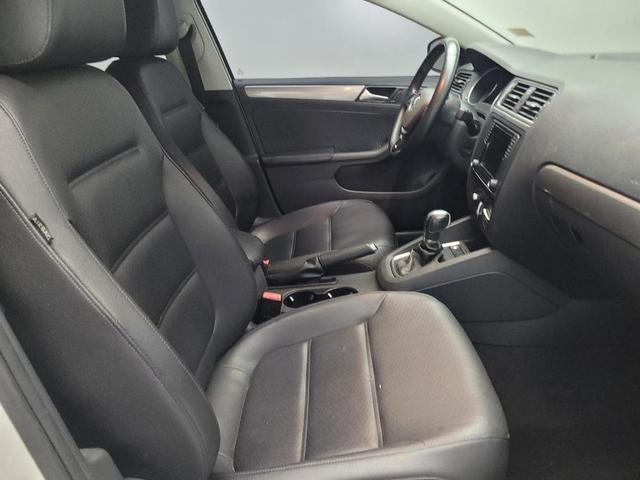 Photo of 2017 White Volkswagen Jetta