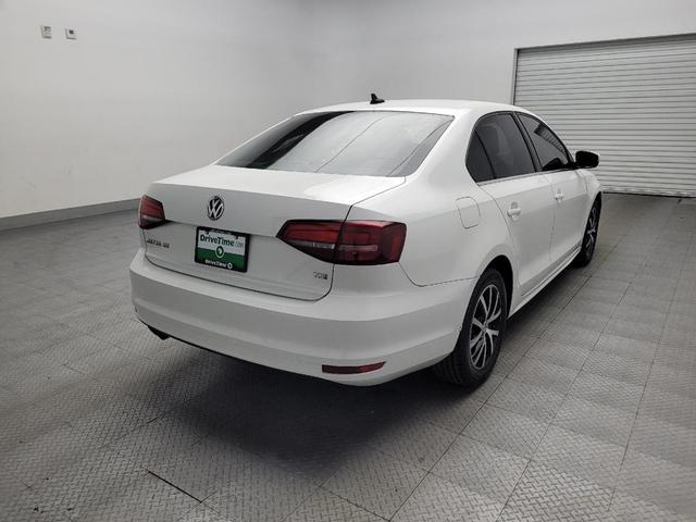 Photo of 2017 White Volkswagen Jetta