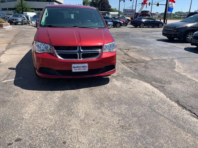 Photo of 2015 RED Chrysler Town & Country