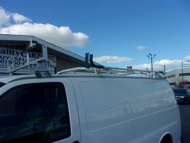 Photo of 2004 WHITE Chevrolet Express 1500