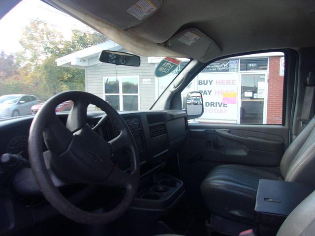 Photo of 2004 WHITE Chevrolet Express 1500