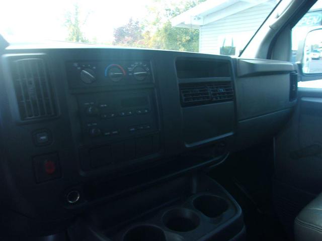 Photo of 2004 WHITE Chevrolet Express 1500
