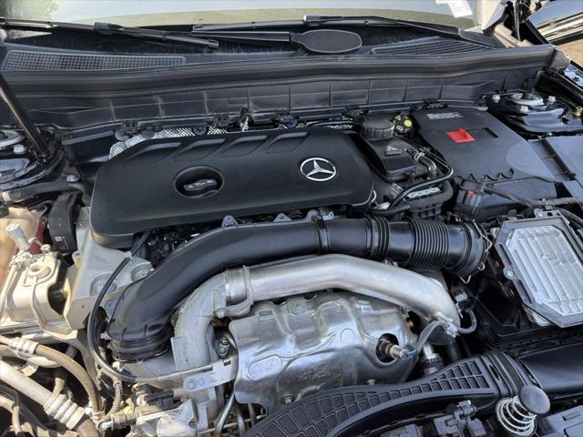 Photo of 2025 Night Black Mercedes-Benz GLB 250