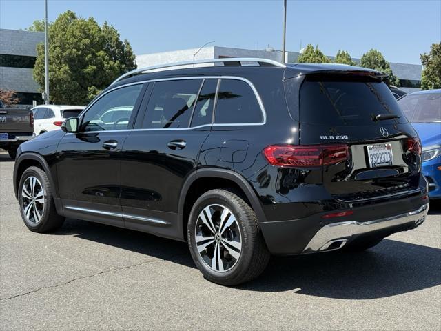 Photo of 2025 Night Black Mercedes-Benz GLB 250