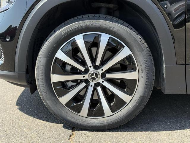 Photo of 2023 Black Mercedes-Benz GLB 250