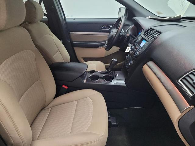 Photo of 2017 Oxford White Ford Explorer